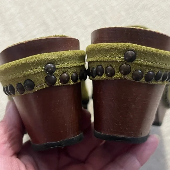 EUC Michael Kors Green Suede Clogs. Women's Size: 9. - Picture 9 of 12